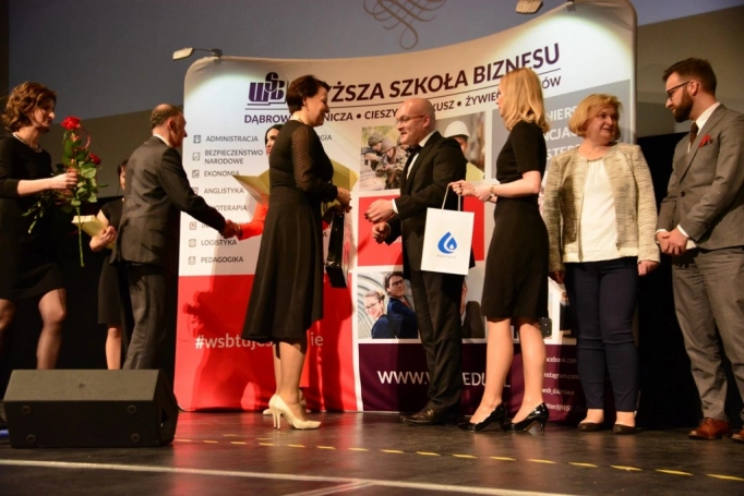 Zdjęcie nr 17 z galerii Gala wręczenia dyplomów absolwentom studiów podyplomowych - Pałac Kultury Zagłębia