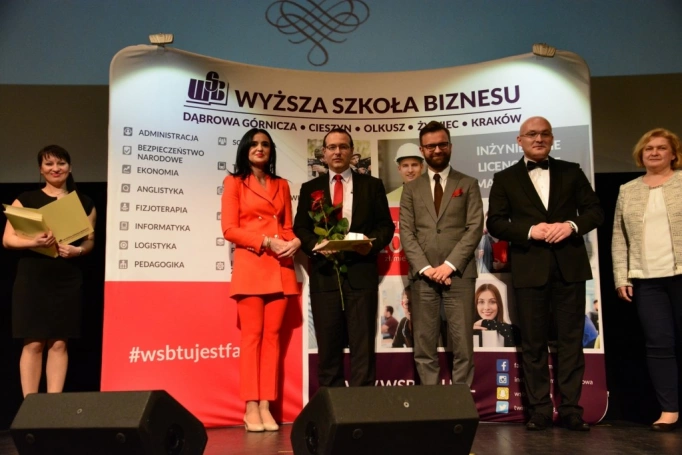 Zdjęcie nr 19 z galerii Gala wręczenia dyplomów absolwentom studiów podyplomowych - Pałac Kultury Zagłębia