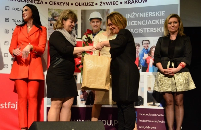 Zdjęcie nr 24 z galerii Gala wręczenia dyplomów absolwentom studiów podyplomowych - Pałac Kultury Zagłębia