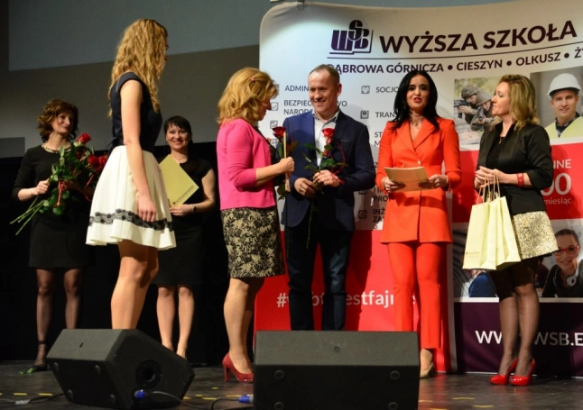 Zdjęcie nr 28 z galerii Gala wręczenia dyplomów absolwentom studiów podyplomowych - Pałac Kultury Zagłębia