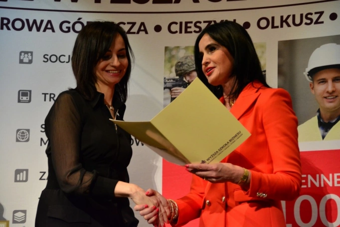 Zdjęcie nr 37 z galerii Gala wręczenia dyplomów absolwentom studiów podyplomowych - Pałac Kultury Zagłębia