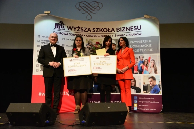 Zdjęcie nr 38 z galerii Gala wręczenia dyplomów absolwentom studiów podyplomowych - Pałac Kultury Zagłębia
