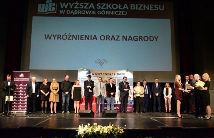 Zdjęcie nr 41 z galerii Gala wręczenia dyplomów absolwentom studiów podyplomowych - Pałac Kultury Zagłębia