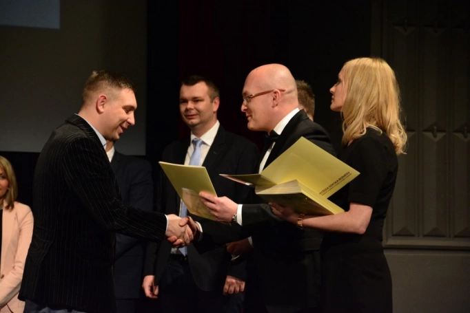 Zdjęcie nr 43 z galerii Gala wręczenia dyplomów absolwentom studiów podyplomowych - Pałac Kultury Zagłębia