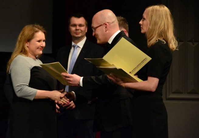 Zdjęcie nr 44 z galerii Gala wręczenia dyplomów absolwentom studiów podyplomowych - Pałac Kultury Zagłębia