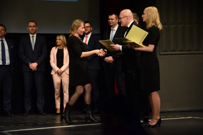 Zdjęcie nr 45 z galerii Gala wręczenia dyplomów absolwentom studiów podyplomowych - Pałac Kultury Zagłębia