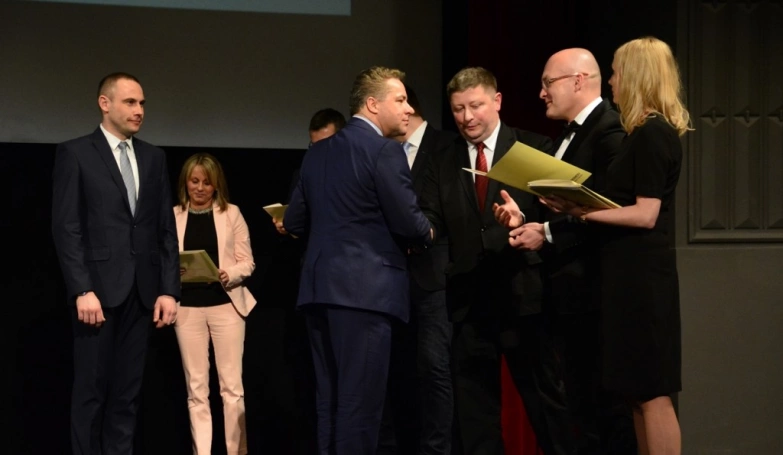 Zdjęcie nr 47 z galerii Gala wręczenia dyplomów absolwentom studiów podyplomowych - Pałac Kultury Zagłębia