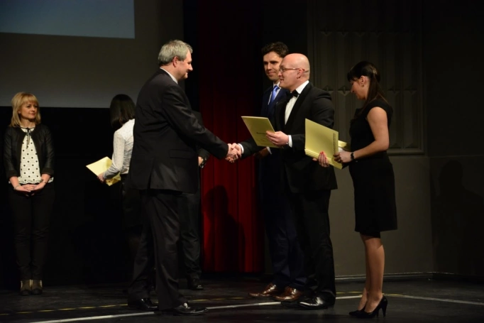 Zdjęcie nr 48 z galerii Gala wręczenia dyplomów absolwentom studiów podyplomowych - Pałac Kultury Zagłębia