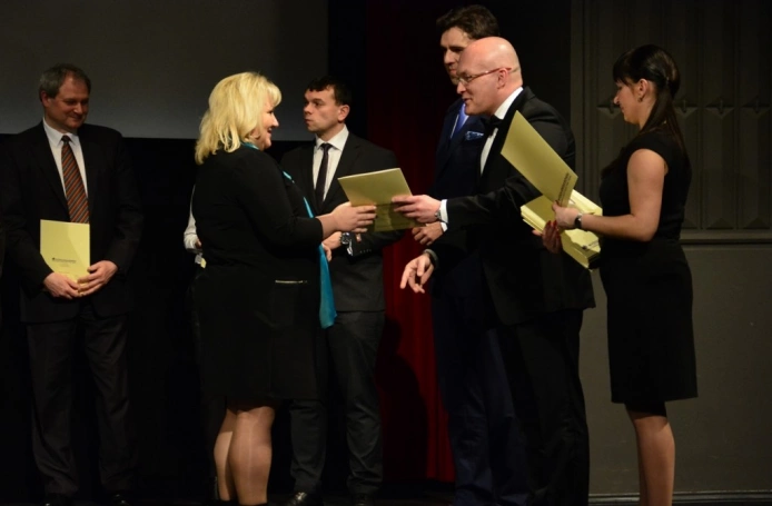 Zdjęcie nr 50 z galerii Gala wręczenia dyplomów absolwentom studiów podyplomowych - Pałac Kultury Zagłębia