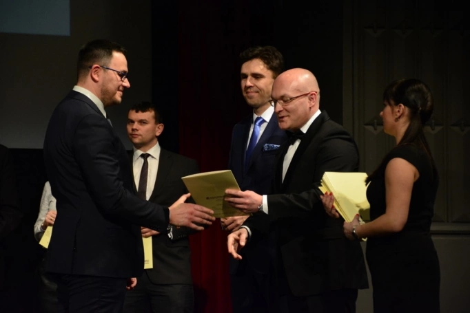 Zdjęcie nr 52 z galerii Gala wręczenia dyplomów absolwentom studiów podyplomowych - Pałac Kultury Zagłębia