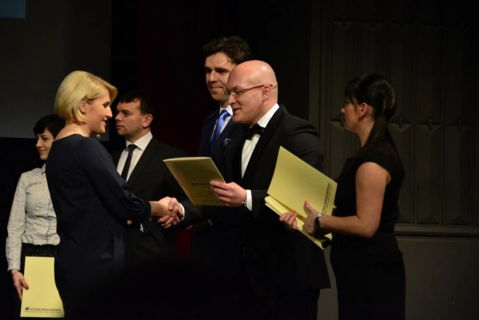 Zdjęcie nr 55 z galerii Gala wręczenia dyplomów absolwentom studiów podyplomowych - Pałac Kultury Zagłębia