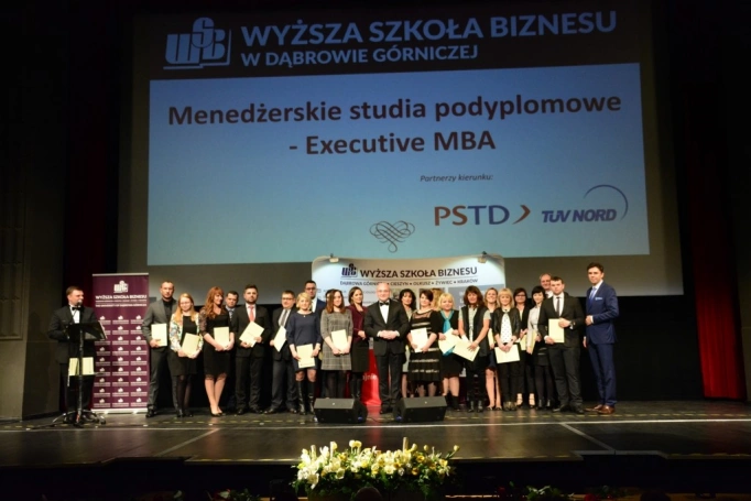 Zdjęcie nr 60 z galerii Gala wręczenia dyplomów absolwentom studiów podyplomowych - Pałac Kultury Zagłębia