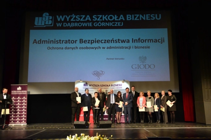 Zdjęcie nr 61 z galerii Gala wręczenia dyplomów absolwentom studiów podyplomowych - Pałac Kultury Zagłębia
