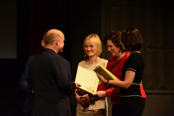 Zdjęcie nr 72 z galerii Gala wręczenia dyplomów absolwentom studiów podyplomowych - Pałac Kultury Zagłębia