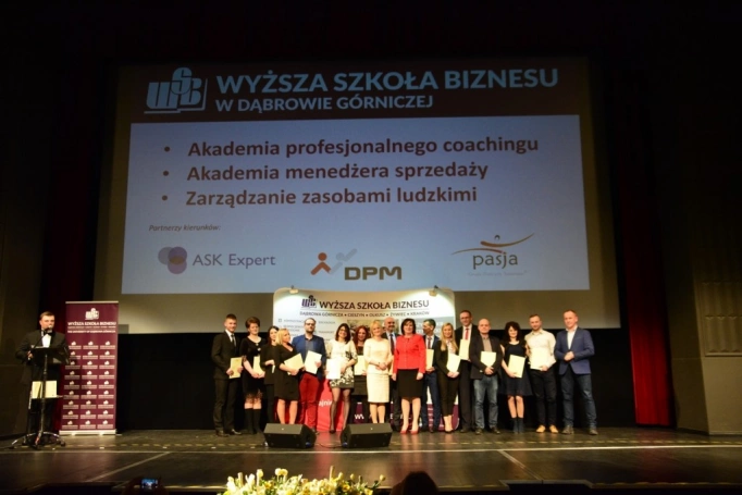 Zdjęcie nr 77 z galerii Gala wręczenia dyplomów absolwentom studiów podyplomowych - Pałac Kultury Zagłębia