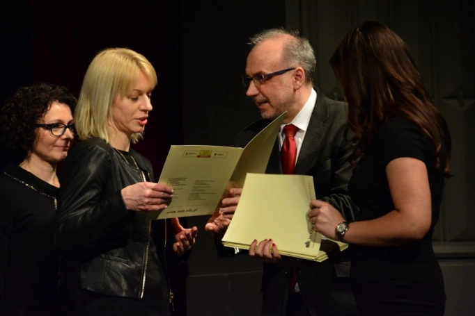Zdjęcie nr 79 z galerii Gala wręczenia dyplomów absolwentom studiów podyplomowych - Pałac Kultury Zagłębia