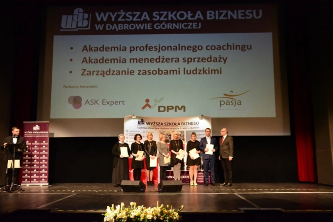 Zdjęcie nr 83 z galerii Gala wręczenia dyplomów absolwentom studiów podyplomowych - Pałac Kultury Zagłębia