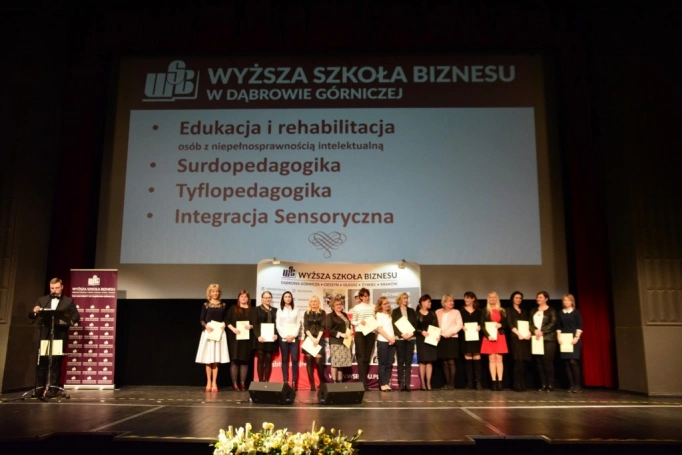 Zdjęcie nr 93 z galerii Gala wręczenia dyplomów absolwentom studiów podyplomowych - Pałac Kultury Zagłębia