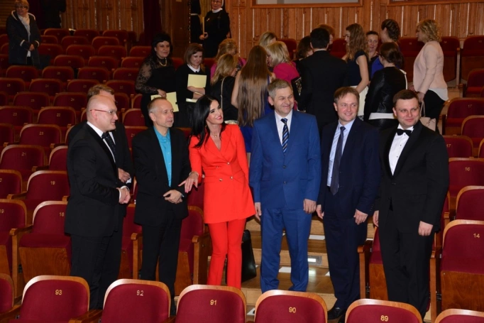 Zdjęcie nr 107 z galerii Gala wręczenia dyplomów absolwentom studiów podyplomowych - Pałac Kultury Zagłębia