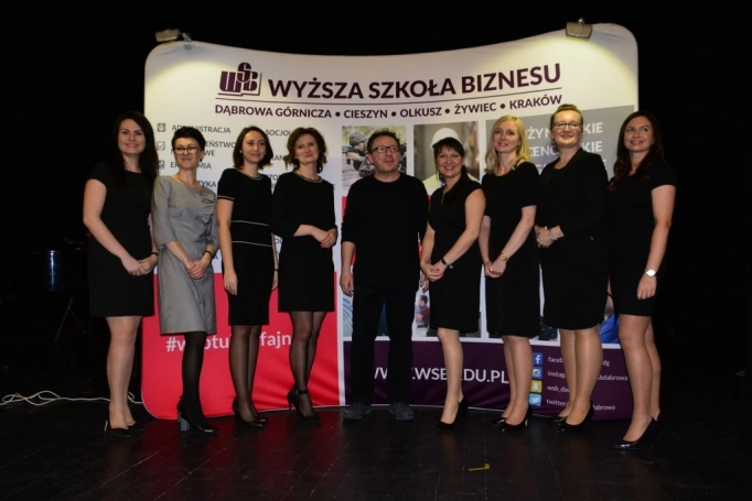Zdjęcie nr 110 z galerii Gala wręczenia dyplomów absolwentom studiów podyplomowych - Pałac Kultury Zagłębia