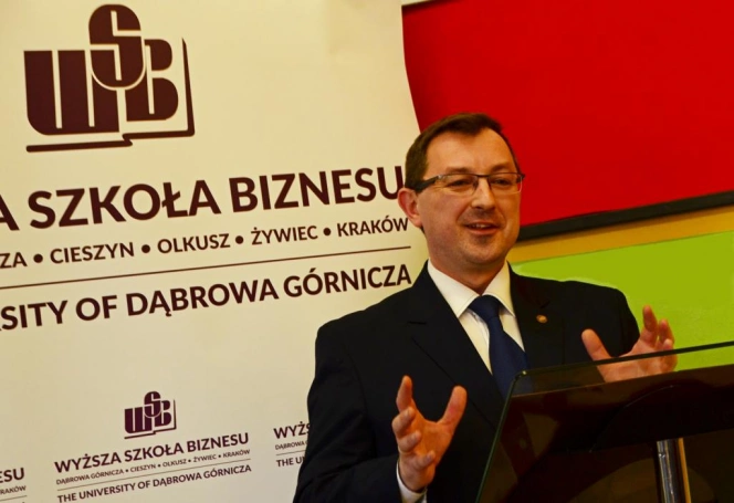 Zdjęcie nr 27 z galerii Uroczystość wręczenia dyplomów absolwentom studiów I stopnia w Wydziale Zamiejscowym WSB w Olkuszu