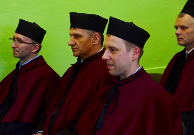 Zdjęcie nr 7 z galerii Uroczystość wręczenia dyplomów absolwentom studiów I stopnia w Wydziale Zamiejscowym WSB w Olkuszu