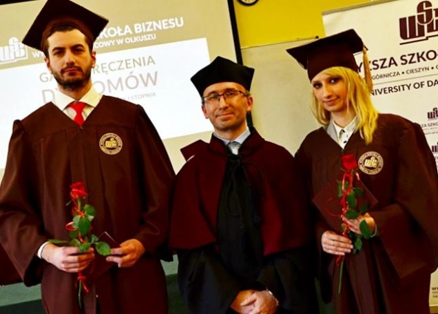 Zdjęcie nr 15 z galerii Uroczystość wręczenia dyplomów absolwentom studiów I stopnia w Wydziale Zamiejscowym WSB w Olkuszu