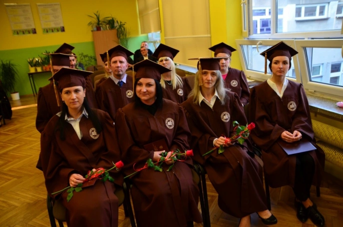 Zdjęcie nr 18 z galerii Uroczystość wręczenia dyplomów absolwentom studiów I stopnia w Wydziale Zamiejscowym WSB w Olkuszu