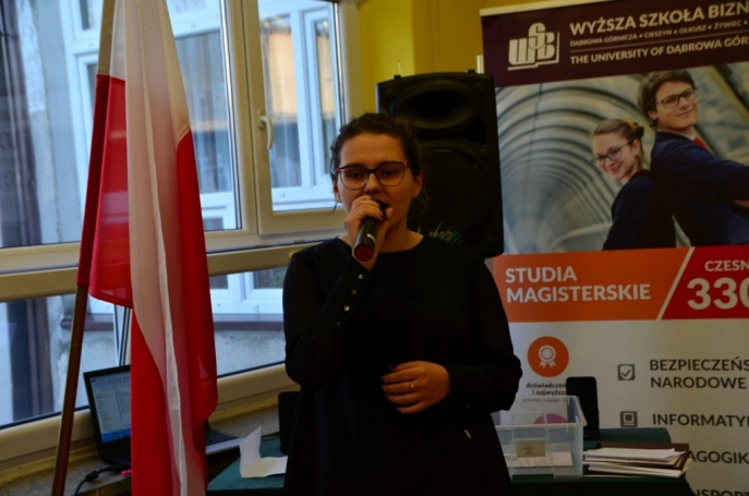 Zdjęcie nr 21 z galerii Uroczystość wręczenia dyplomów absolwentom studiów I stopnia w Wydziale Zamiejscowym WSB w Olkuszu