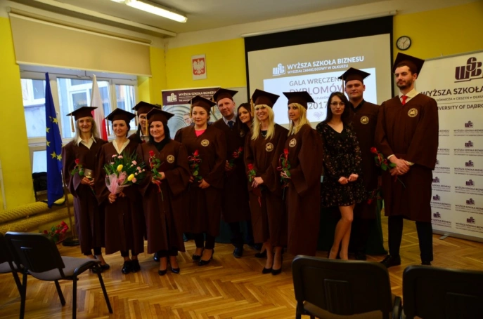 Zdjęcie nr 22 z galerii Uroczystość wręczenia dyplomów absolwentom studiów I stopnia w Wydziale Zamiejscowym WSB w Olkuszu