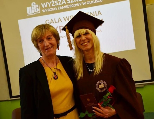 Zdjęcie nr 23 z galerii Uroczystość wręczenia dyplomów absolwentom studiów I stopnia w Wydziale Zamiejscowym WSB w Olkuszu