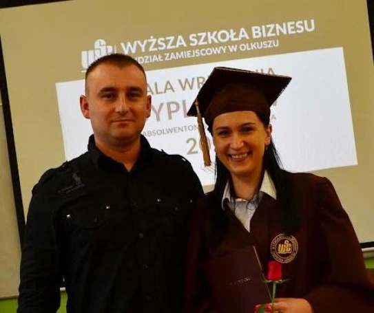 Zdjęcie nr 25 z galerii Uroczystość wręczenia dyplomów absolwentom studiów I stopnia w Wydziale Zamiejscowym WSB w Olkuszu