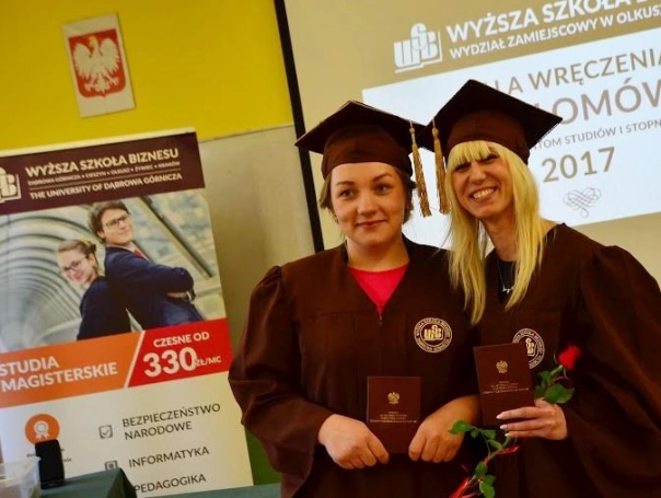 Zdjęcie nr 26 z galerii Uroczystość wręczenia dyplomów absolwentom studiów I stopnia w Wydziale Zamiejscowym WSB w Olkuszu
