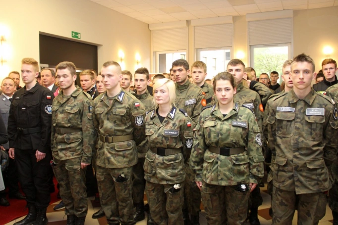 Zdjęcie nr 10 z galerii VI Ogólnopolski Turniej Klas o Profilu Mundurowym - wielki finał