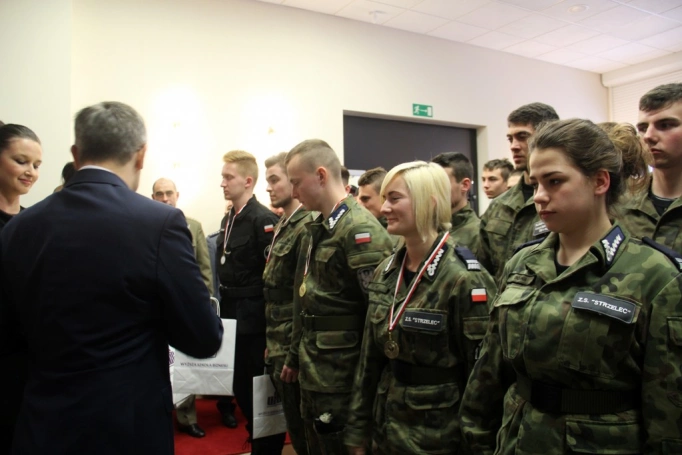 Zdjęcie nr 37 z galerii VI Ogólnopolski Turniej Klas o Profilu Mundurowym - wielki finał