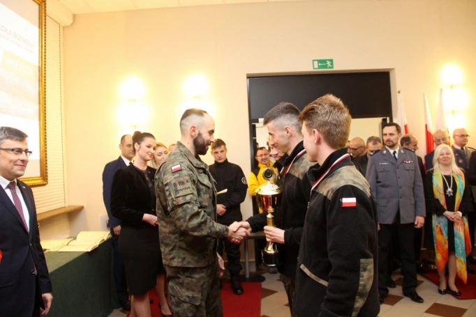 Zdjęcie nr 75 z galerii VI Ogólnopolski Turniej Klas o Profilu Mundurowym - wielki finał