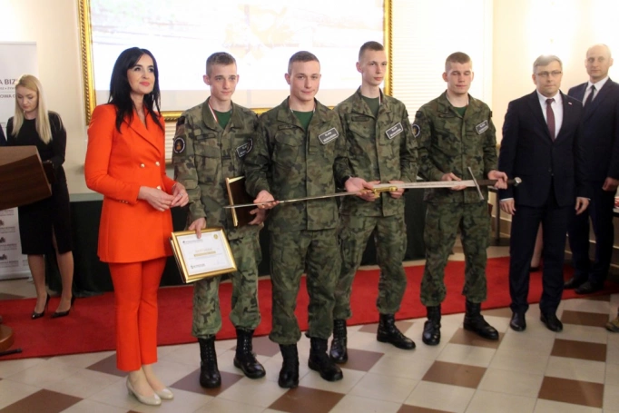Zdjęcie nr 102 z galerii VI Ogólnopolski Turniej Klas o Profilu Mundurowym - wielki finał