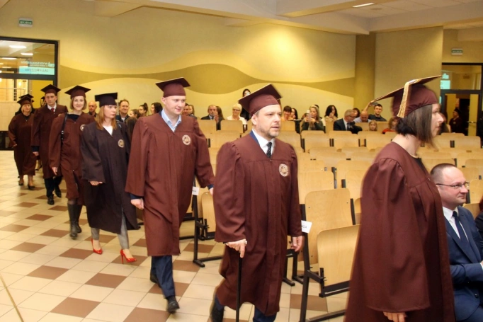 Zdjęcie nr 2 z galerii Gala wręczenia dyplomów absolwentom studiów I i II stopnia - 07.04.2017