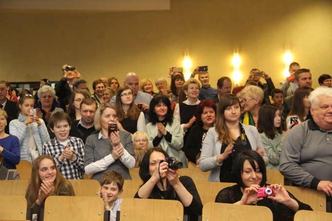 Zdjęcie nr 5 z galerii Gala wręczenia dyplomów absolwentom studiów I i II stopnia - 07.04.2017