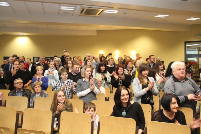 Zdjęcie nr 6 z galerii Gala wręczenia dyplomów absolwentom studiów I i II stopnia - 07.04.2017