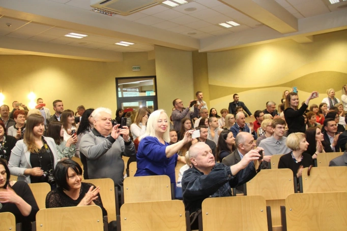 Zdjęcie nr 7 z galerii Gala wręczenia dyplomów absolwentom studiów I i II stopnia - 07.04.2017