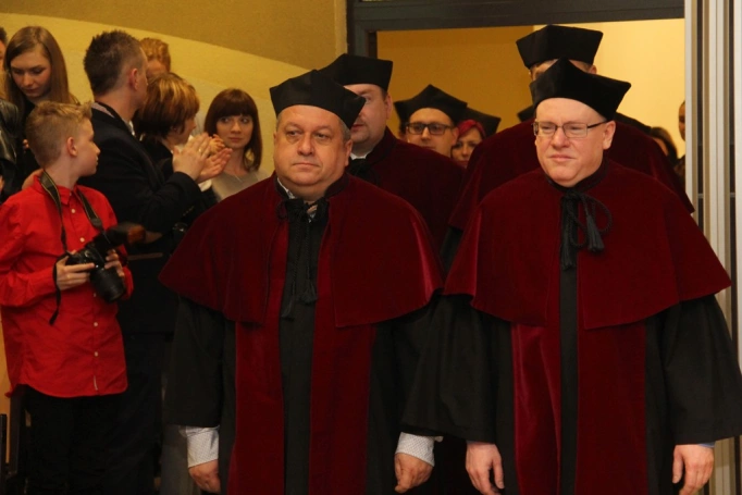 Zdjęcie nr 9 z galerii Gala wręczenia dyplomów absolwentom studiów I i II stopnia - 07.04.2017