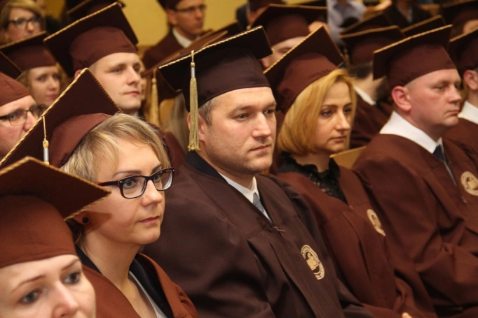 Zdjęcie nr 14 z galerii Gala wręczenia dyplomów absolwentom studiów I i II stopnia - 07.04.2017
