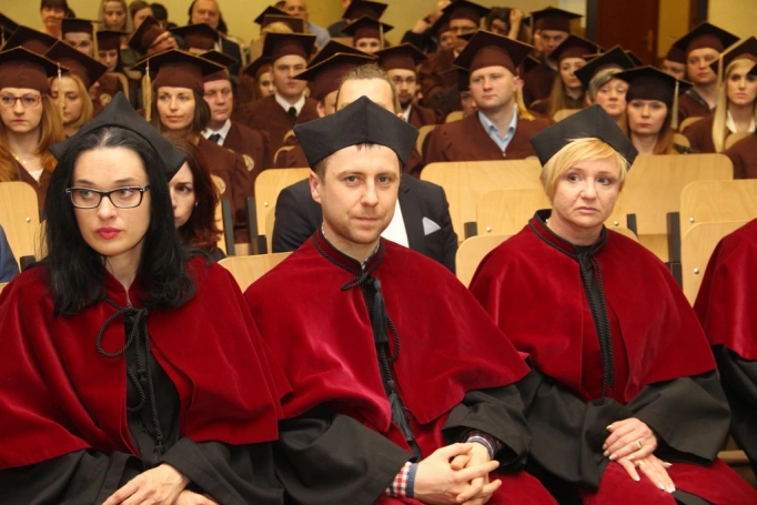 Zdjęcie nr 22 z galerii Gala wręczenia dyplomów absolwentom studiów I i II stopnia - 07.04.2017