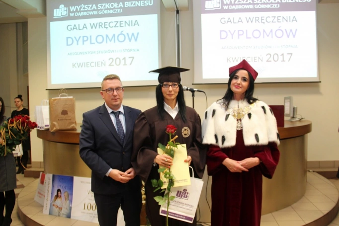 Zdjęcie nr 27 z galerii Gala wręczenia dyplomów absolwentom studiów I i II stopnia - 07.04.2017