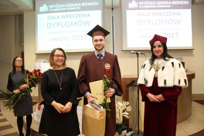 Zdjęcie nr 28 z galerii Gala wręczenia dyplomów absolwentom studiów I i II stopnia - 07.04.2017