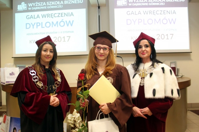 Zdjęcie nr 29 z galerii Gala wręczenia dyplomów absolwentom studiów I i II stopnia - 07.04.2017