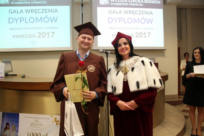 Zdjęcie nr 32 z galerii Gala wręczenia dyplomów absolwentom studiów I i II stopnia - 07.04.2017