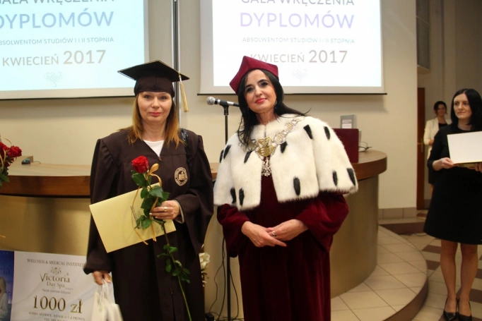 Zdjęcie nr 34 z galerii Gala wręczenia dyplomów absolwentom studiów I i II stopnia - 07.04.2017