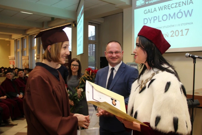Zdjęcie nr 35 z galerii Gala wręczenia dyplomów absolwentom studiów I i II stopnia - 07.04.2017